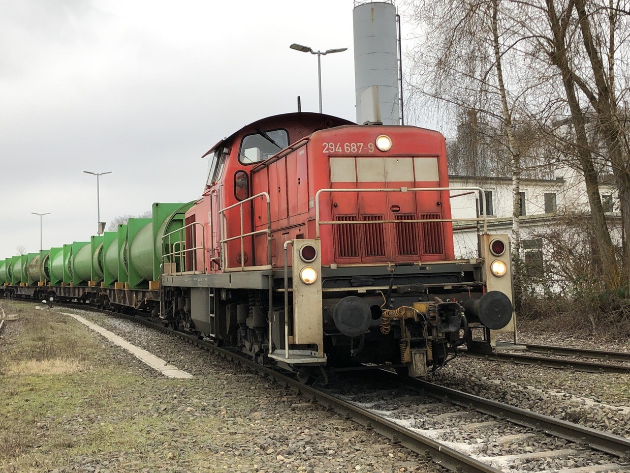 © Der erste Zug konnte schon wieder in Schrittgeschwindigkeit über die Gleise fahren