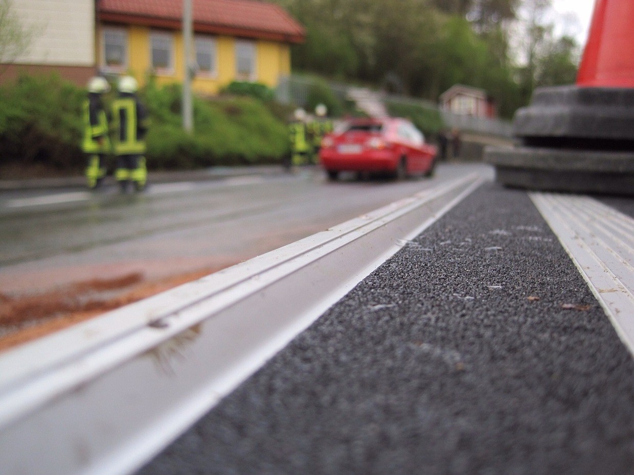 Einsatzkräfte, Feuerwehr, Straße, © Niklas Schäfers // Pixabay