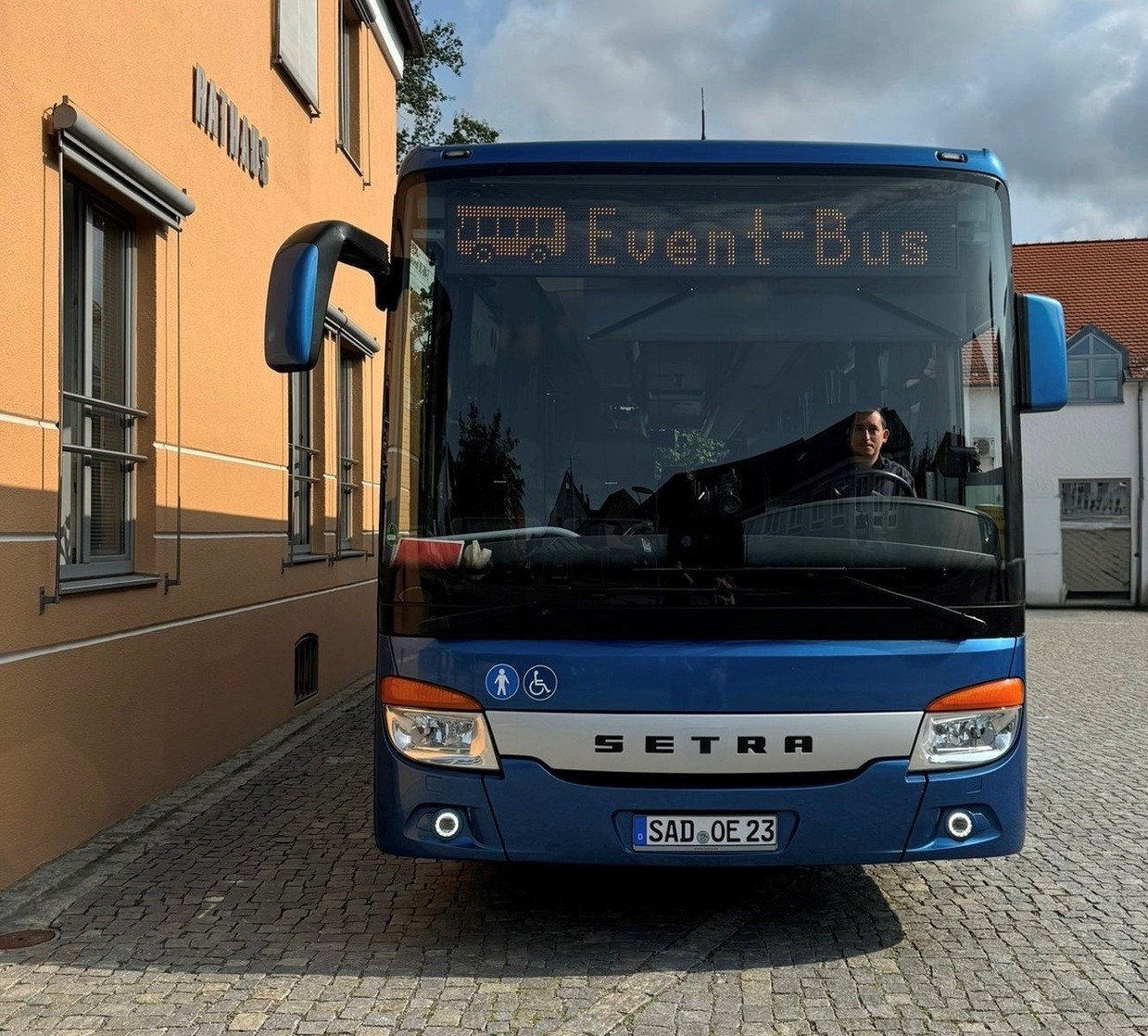 Der Event-Bus startklar zum Bürgerfest-Start in Teublitz., © Foto: Christina Meier, Geschäftsstelle Städtedreieck