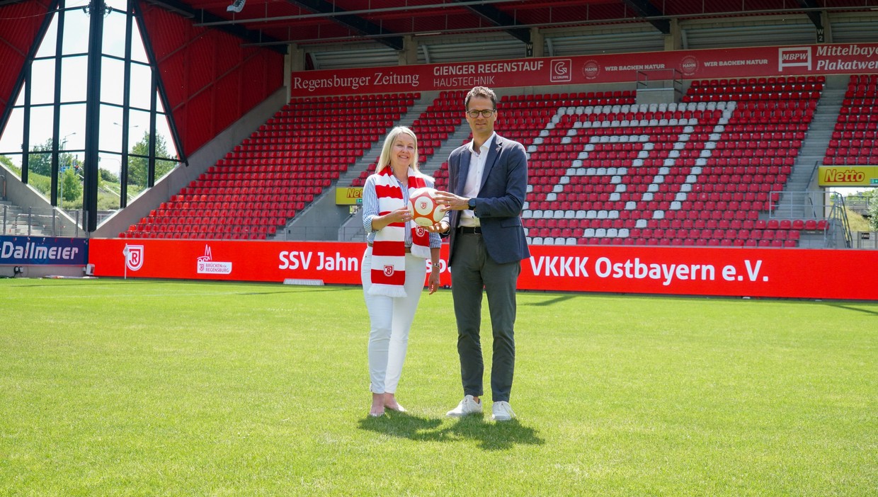 © Der SSV Jahn und der VKK Ostbayern gehen eine soziale Kooperation ein. Foto: Pfordt / SSV Jahn
