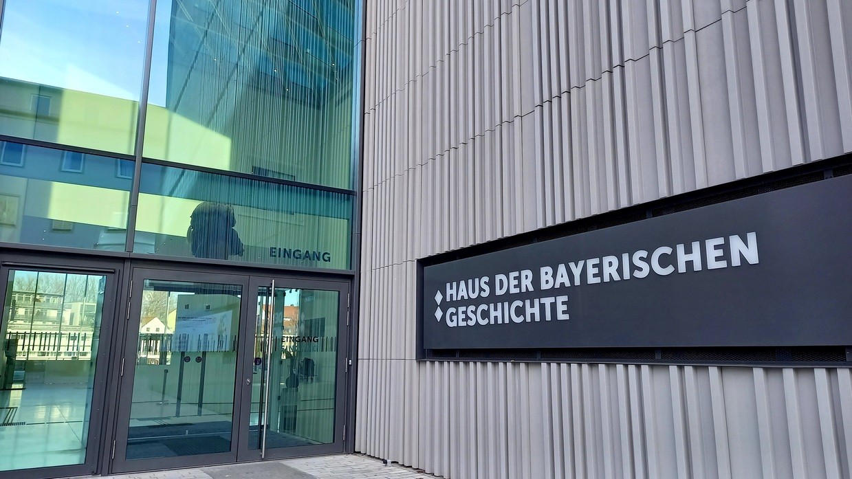 charivari ax, &copy; charivari ax