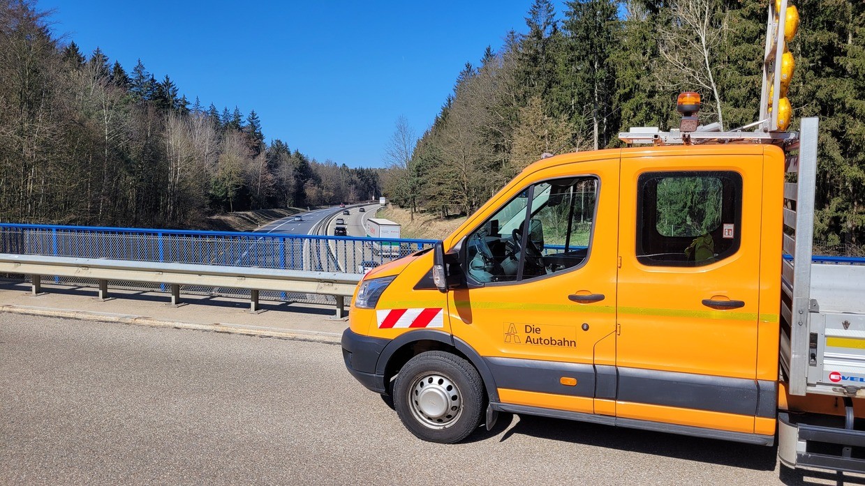 &copy; charivari / Hegele